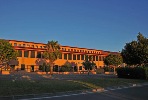 Instituto en nueva andalucia por osrcar garcia de la peña
